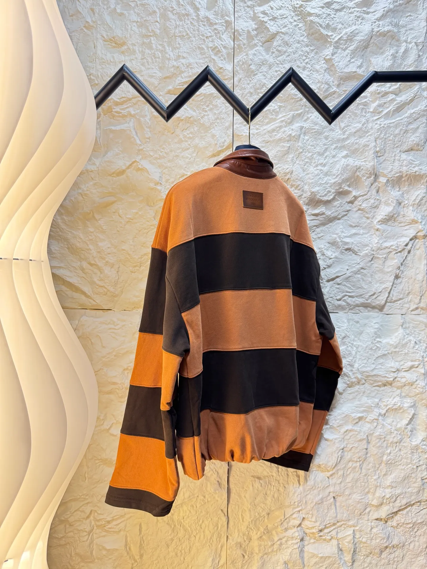 Acne Studios 26SSRetro leather lapel contrast striped sweatshirt Authentic 5469 purchased and developed custom dyed double-ply terry sweatshirt material Size: S M L XL